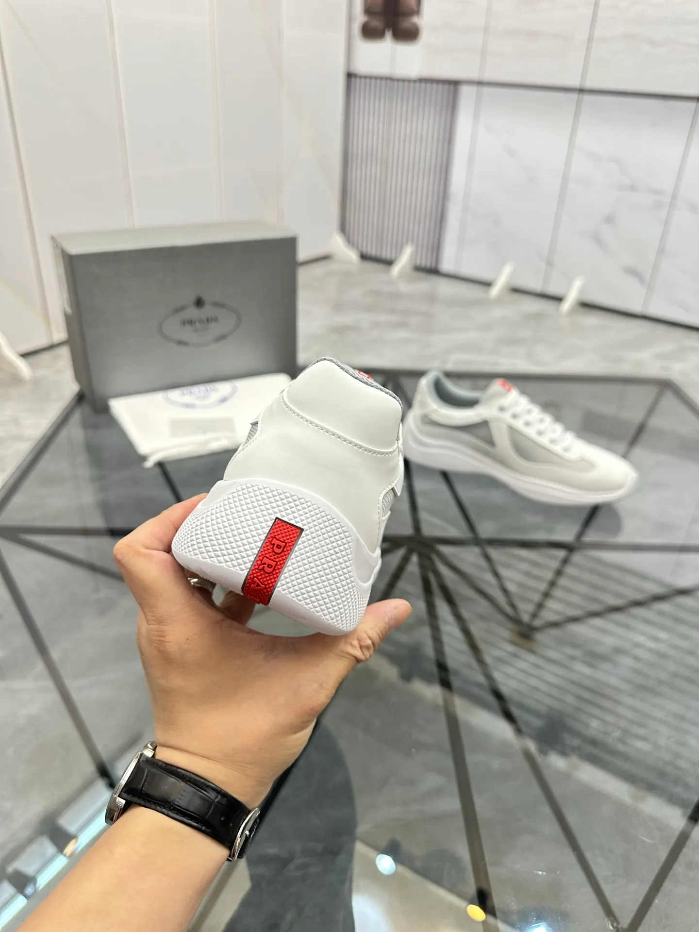Men's shoes: 💰P360¥ Product trademark: Prada *"Prada*" low-top casual shoes Regular size: 35-47 (can be customized to 48) couple style Product materials: imported silk leather upper, breathable lining, original outsole. Number: 943
